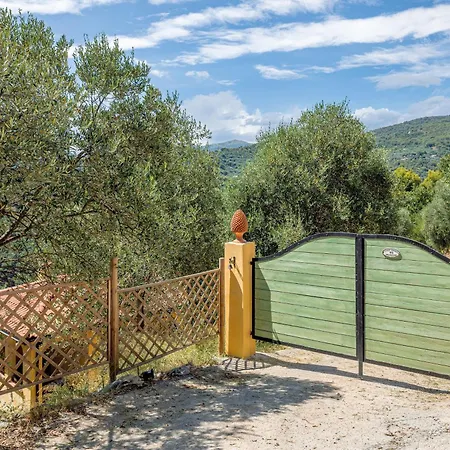 Casale Tra Gli Ulivi بيت للعطل